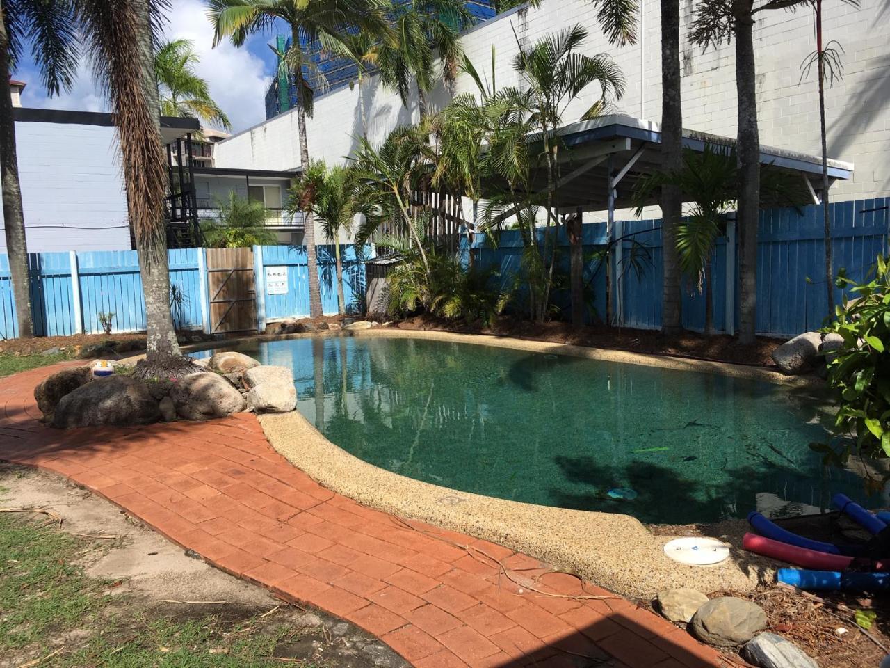 Reef Backpackers Vandrarhem Cairns Exteriör bild