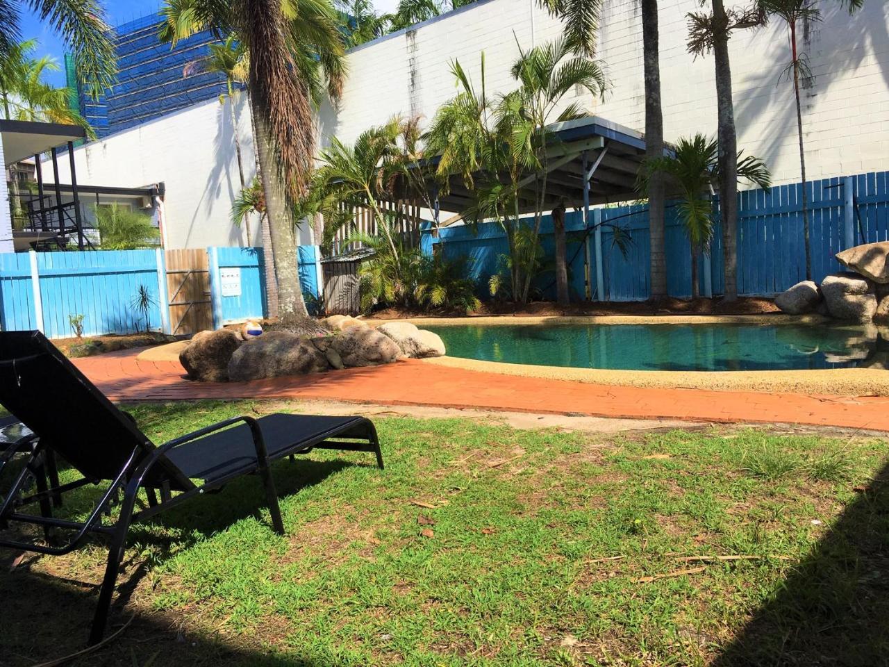Reef Backpackers Vandrarhem Cairns Exteriör bild